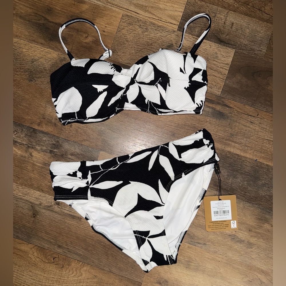 Niptuck Swim Suit Top D/DD bottoms size 4